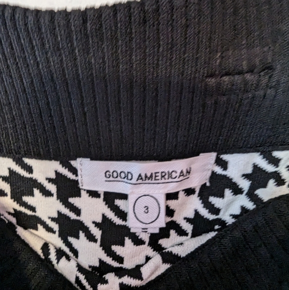 Good American Houndstooth Stretch Mini Skirt with Button Details - Picture 3 of 4